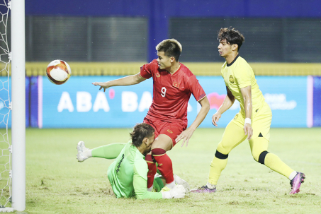 Video bóng đá U22 Việt Nam - U22 Malaysia: Rượt đuổi 3 bàn & 2 thẻ đỏ, đoạt vé bán kết (SEA Games)