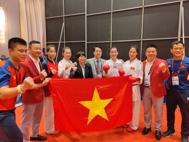 Nghẹn ngào thầy trò karate Việt Nam ôm nhau bật khóc với cú đúp HCV SEA Games - 4