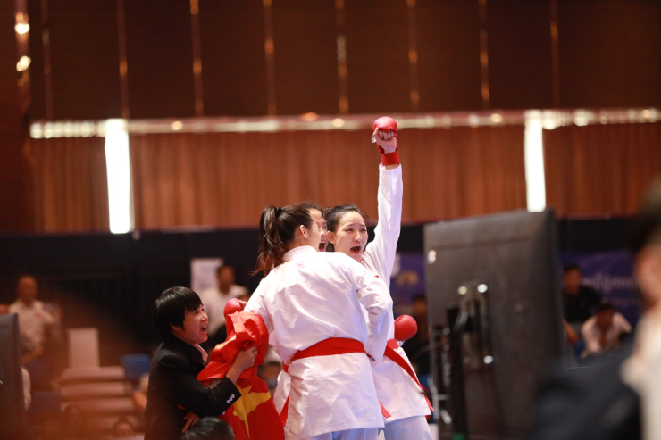 Nghẹn ngào thầy trò karate Việt Nam ôm nhau bật khóc với cú đúp HCV SEA Games - 3