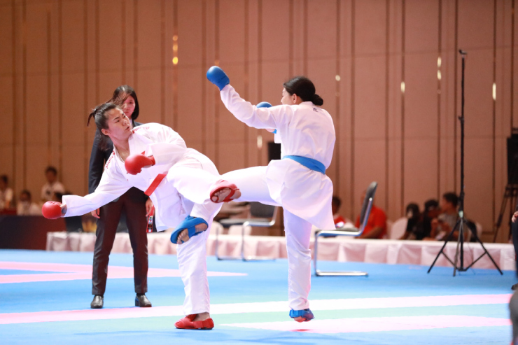 Nghẹn ngào thầy trò karate Việt Nam ôm nhau bật khóc với cú đúp HCV SEA Games - 2