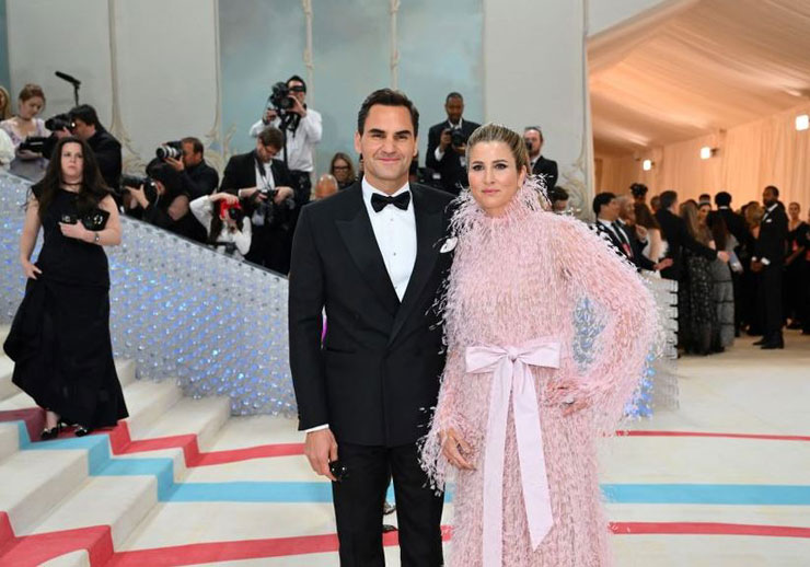 Vợ chồng nhà Federer sánh bước đến sự kiện thời trang Met Gala