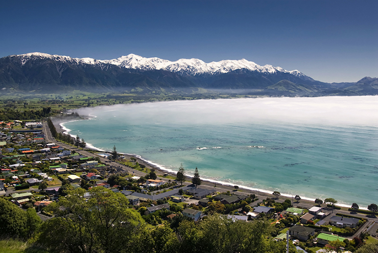 Đảo Nam (145.836 km2) của New Zealand - còn được gọi là Te Waipounamu - là hòn đảo lớn nhất trong hai hòn đảo chính của đất nước. Bị chia cắt bởi dãy núi Alps phía Nam, với đỉnh Cook là điểm cao nhất, đây cũng là hòn đảo cao thứ 9 trên thế giới. Vẻ đẹp của Đảo Nam nằm ở nhịp sống chậm rãi và thiên nhiên bình dị.
