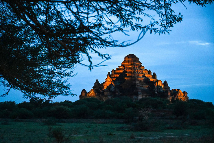 Quang cảnh ngôi chùa cổ Dhammayangyi ở Bagan.
