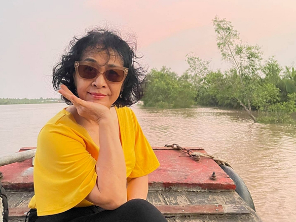 Thân thế kín tiếng của mẹ ruột Chi Pu: Giáo viên trường cấp 2 nổi tiếng ở Hà Nội, dốc sức cùng chồng nuôi dạy con - 4