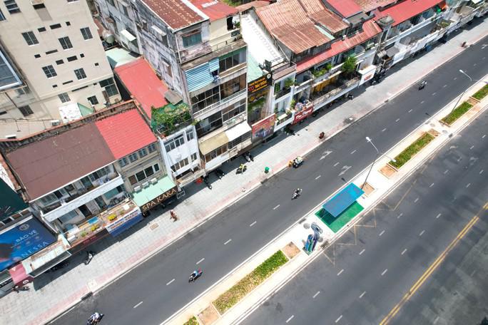 Nghiên cứu lắp mái che ở phố đi bộ Nguyễn Huệ - 2