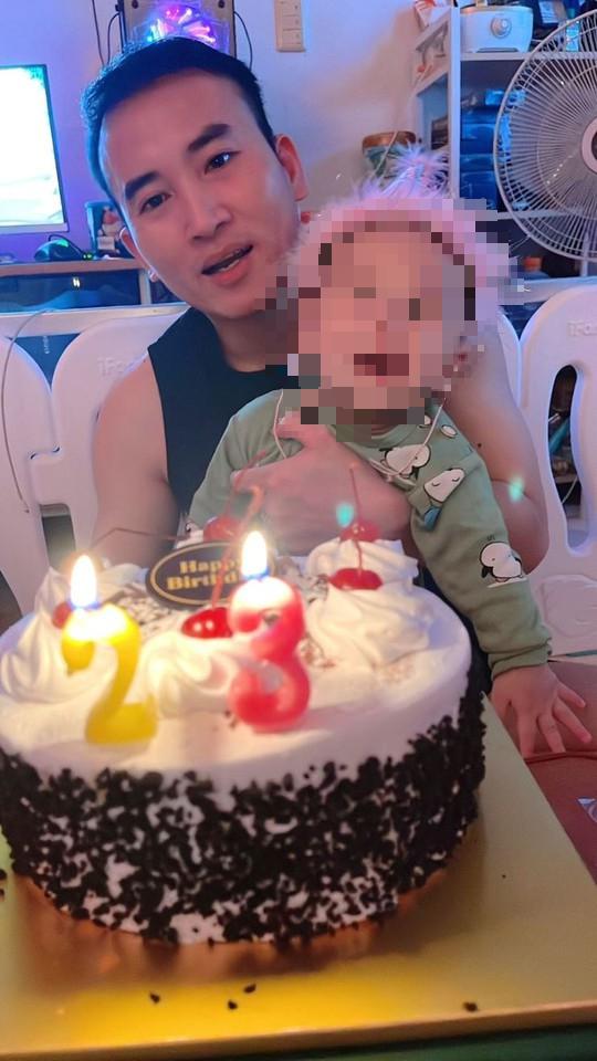 Tran Anh Dong và con trai tại nhà riêng khi bé còn sống. Ảnh: The Korea Times