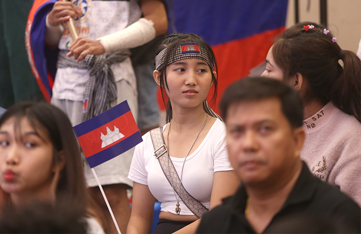 Dàn người đẹp Campuchia buồn bã khi võ sĩ Việt Nam “gom” vàng Kun Bokator - 2