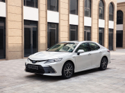 Tin tức ô tô - Giá xe Toyota Camry niêm yết và lăn bánh tháng 5/2023