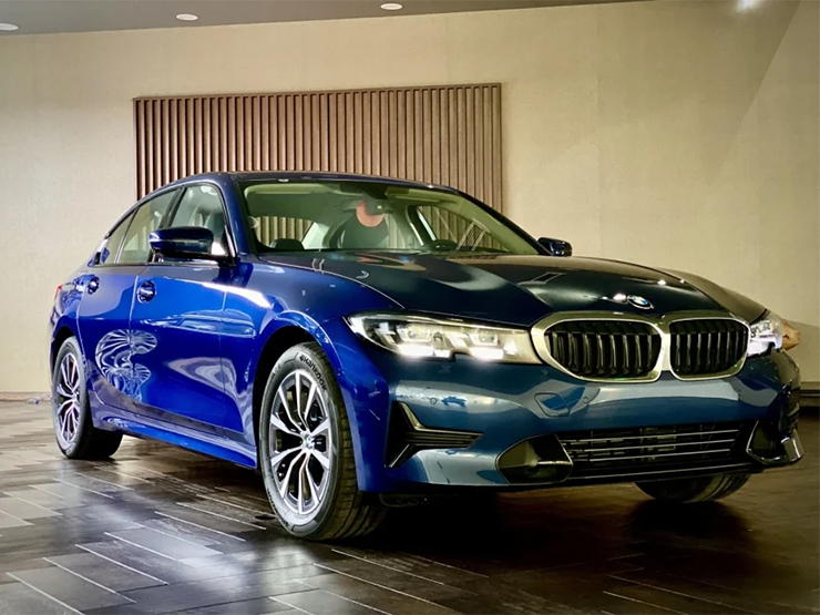 BMW 3-Series giảm giá cực mạnh chỉ còn 1,3 tỷ đồng - 1