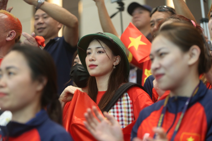 Ca sĩ Hòa Minzy và dàn hot-girl Việt Nam làm sôi động sàn đấu SEA Games - 2