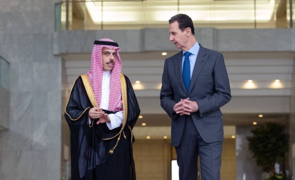Ngoại trưởng Ả Rập Saudi, hoàng tử Faisal bin Farhan gặp Tổng thống Syria Bashar al-Asad ở Damascus vào ngày 18/4/2023.