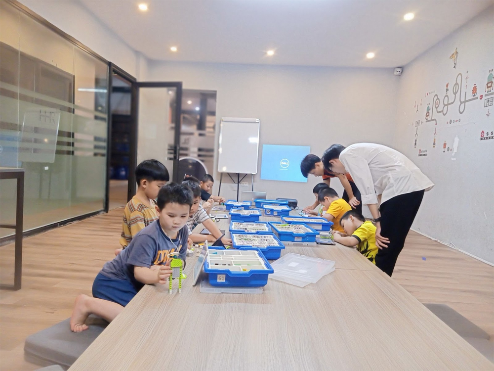 Khóa học “Thế giới Robotics - LEGO WEDO 2.0”