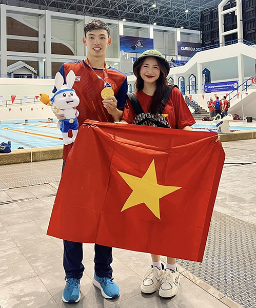 Hòa Minzy cổ vũ SEA Games, lên tiếng việc &#34;xem bóng đá bỏ về nửa chừng&#34; - 5