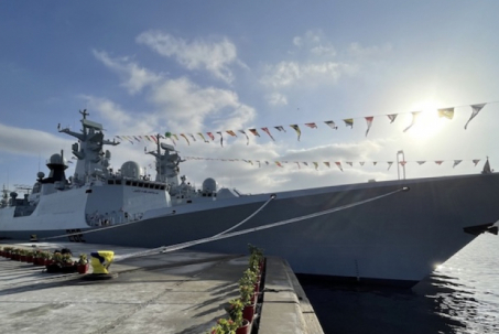 Trung Quốc bàn giao hai chiến hạm hiện đại cho Pakistan
