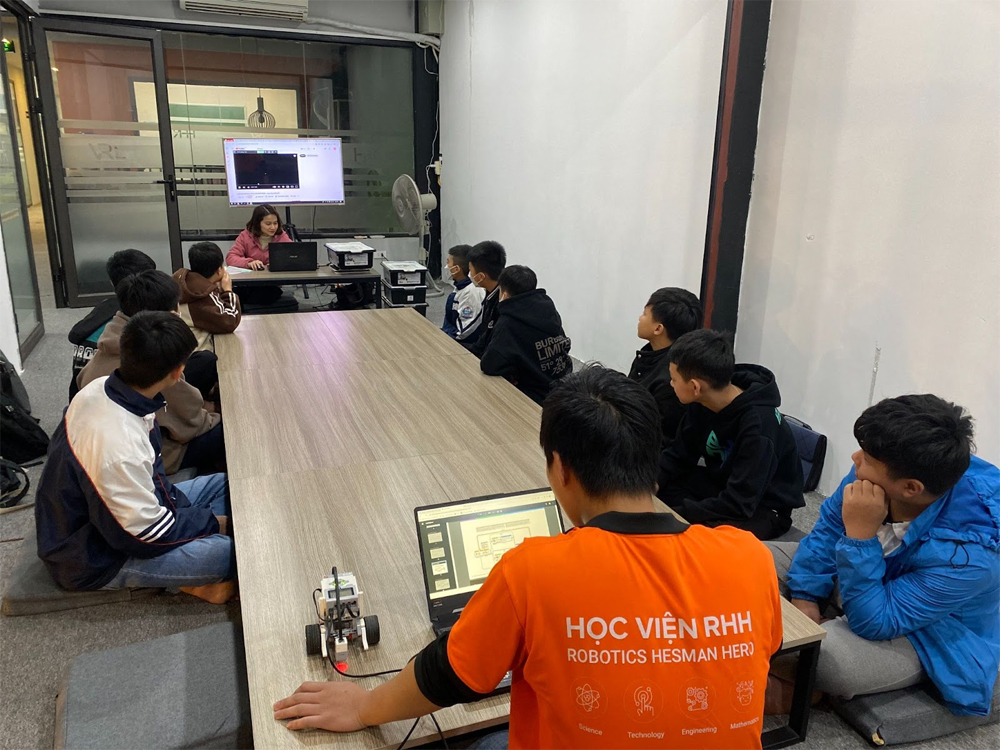 Khóa học “Thế giới Robotics - LEGO MINDSTORM EV3”