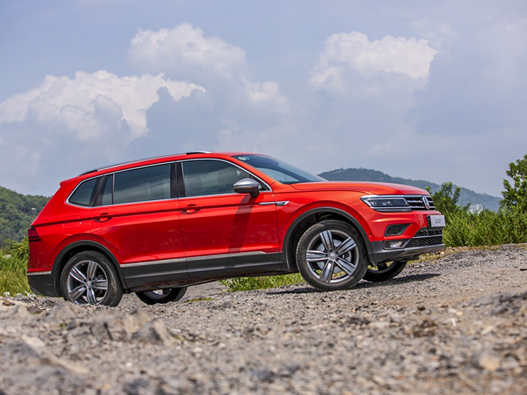Volkswagen Tiguan giảm giá hơn 300 triệu đồng tại một số đại lý - 1