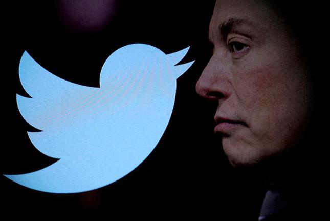 Tỷ phú Elon Musk và biểu tượng của Twitter. (Ảnh: Reuters)