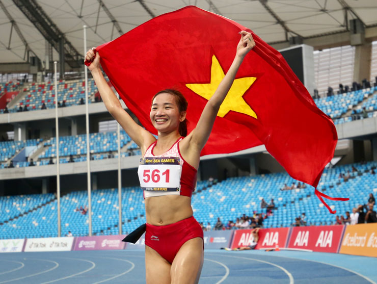 &#34;Nữ hoàng điền kinh&#34; Nguyễn Thị Oanh nói gì sau chiến công 4 HCV SEA Games? - 5