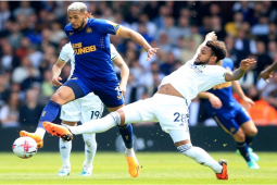 Video bóng đá Leeds - Newcastle: Đôi công nghẹt thở, 3 quả phạt đền & 1 thẻ đỏ (Ngoại hạng Anh)