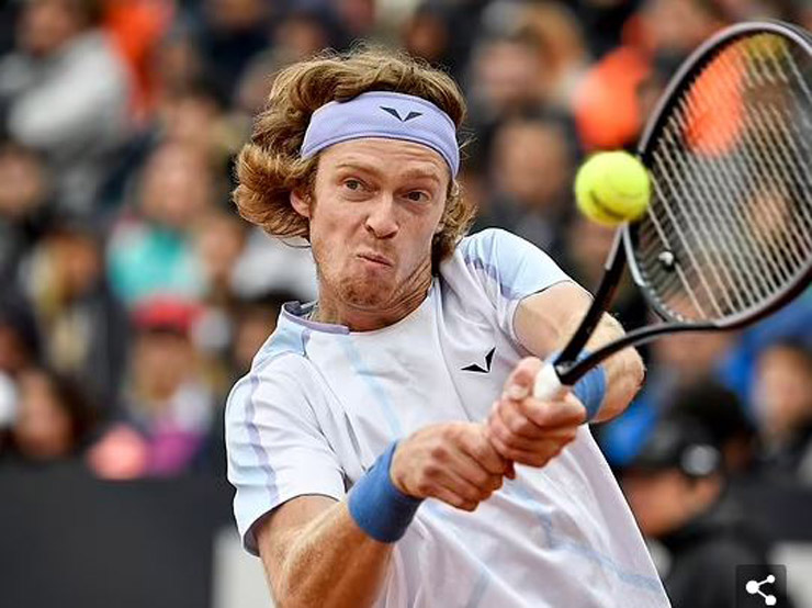 Andrey Rublev thắng trận ra quân