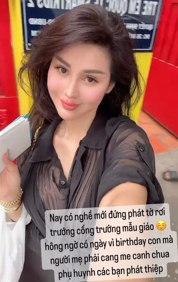 &#34;Người đẹp phát tờ rơi&#34; ở trường mẫu giáo hút ánh nhìn hóa ra là cựu hot girl nóng bỏng - 2