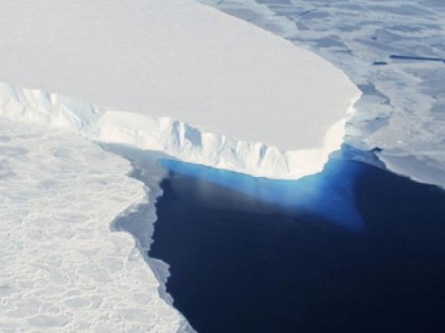Cảnh báo sông băng khổng lồ ”ngày tận thế” ở Nam Cực vỡ vụn, đe dọa toàn nhân loại