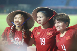 Huỳnh Như, Thanh Nhã đội nón lá mở hội mừng HCV bóng đá SEA Games 32