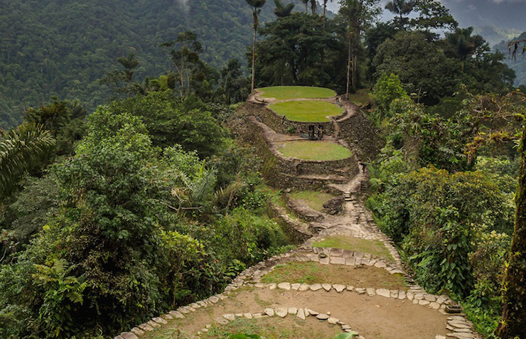 Ciudad Perdida là một thành phố cổ ở Sierra Nevada, Colombia, được cho là đã được thành lập vào khoảng năm 800 sau Công nguyên. Thành phố này có những&nbsp;bậc thang được khoét vào sườn núi, một mạng lưới các con đường lát gạch và một số quảng trường hình tròn nhỏ. Nó dường như đã bị bỏ rơi trong cuộc chinh phục của người Tây Ban Nha.
