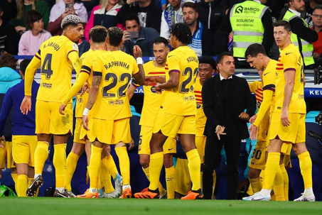 Barcelona xưng vương La Liga: Xavi "giải hạn", Lewandowski sánh ngang Ronaldo