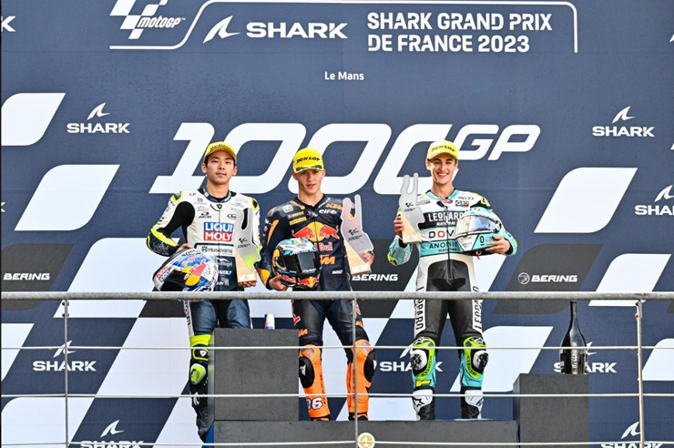 Podium Moto3 (từ trái sang): Sasaki, Holgado, Masia