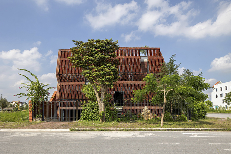 Căn nhà đặc biệt này nằm ở một khu đô thị mới ở thành phố Phủ Lý, Hà Nam.
