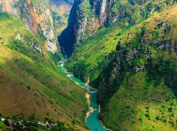 Đây là địa điểm check in Hà Giang được đánh giá là hiểm trở nhưng cũng thu hút đông đảo du khách. (Ảnh:St)