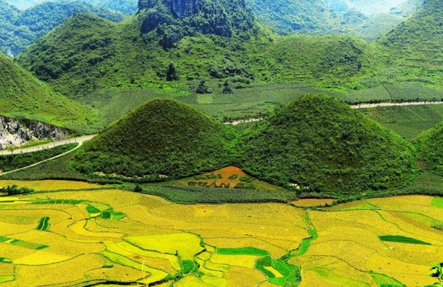 Núi Đôi Quản Bạ Hà Giang nổi tiếng với nhiều câu chuyện cổ tích ly kì hấp dẫn (Ảnh: St)