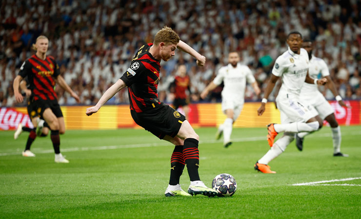 De Bruyne lập siêu phẩm sút xa ở lượt đi