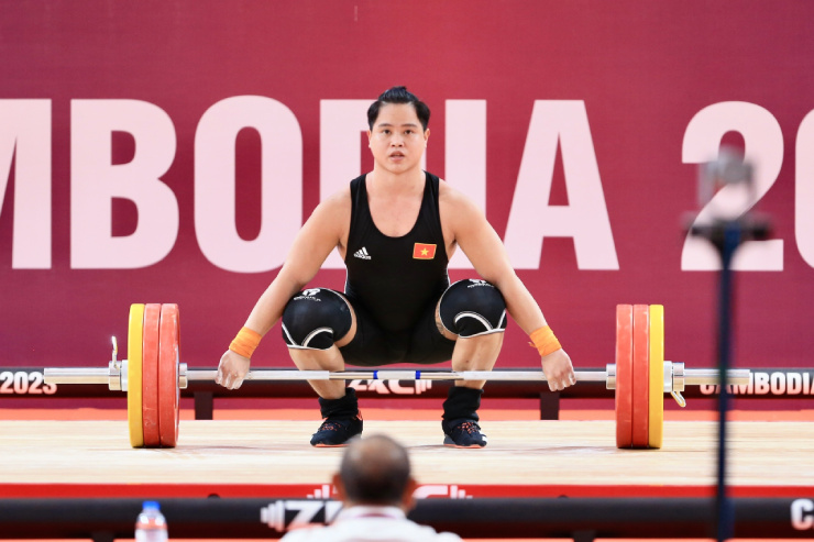 Cử đẩy thành công 185 kg ở lần đầu tiên