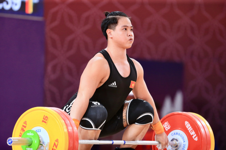 Quốc Toàn đăng kí mức cử giật 150 kg lần đầu tiên và thành công