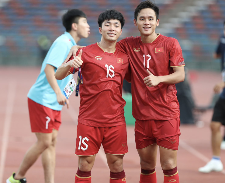 U22 Việt Nam giành HCĐ SEA Games, cùng HLV Troussier tri ân nghìn fan - 9