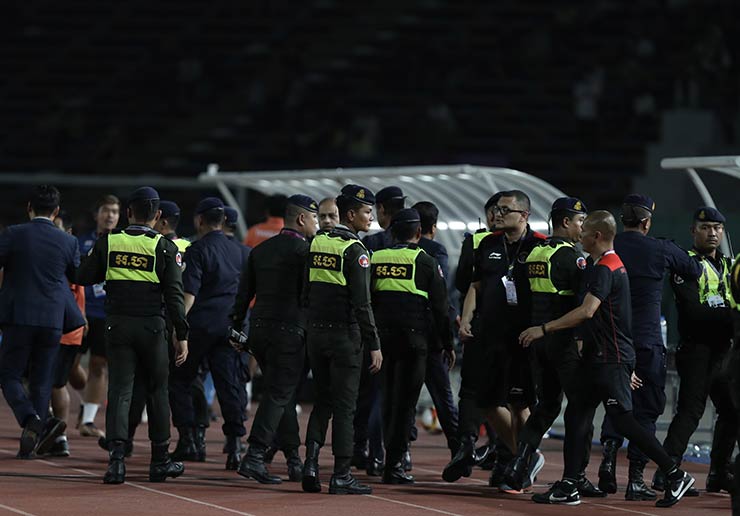 Hỗn chiến U22 Thái Lan và U22 Indonesia &#34;đấu võ&#34;, trọng tài rút &#34;mưa&#34; thẻ đỏ - 11