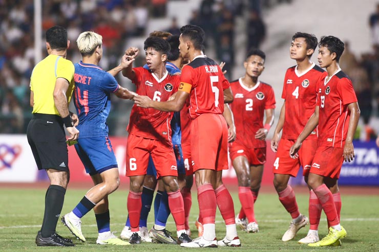 Màn ẩu đả giữa cầu thủ, thành viên 2 đội U22 Thái Lan và U22 Indonesia ở chung kết SEA Games 32 gây rúng động