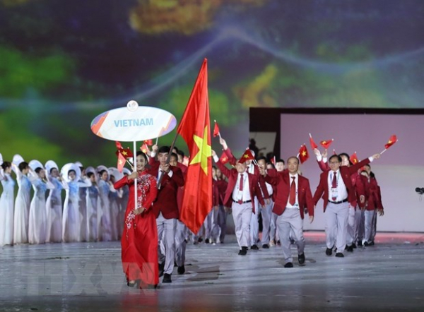 VĐV Nguyễn Huy Hoàng vinh dự được chọn cầm cờ cho Đoàn thể thao Việt Nam tại SEA Games 32
