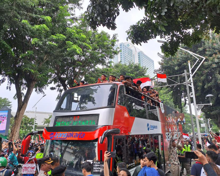 U22 Indonesia diễu hành mừng HCV SEA Games: Hoành tráng nhất lịch sử, triệu fan chia vui - 2