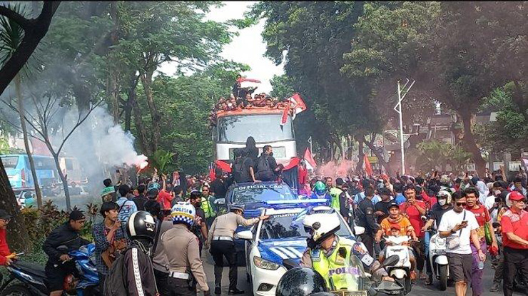 U22 Indonesia diễu hành mừng HCV SEA Games: Hoành tráng nhất lịch sử, triệu fan chia vui - 6