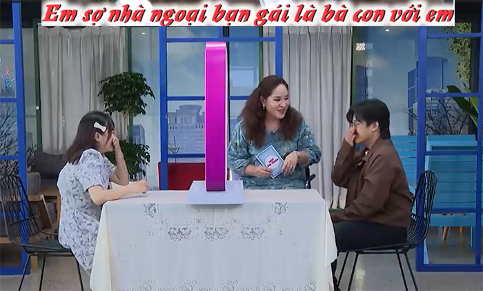 Cởi mở trò chuyện, Công Luận và Phương Anh hài hước cho biết cả hai e ngại là bà con vì nhà quá gần nhau.