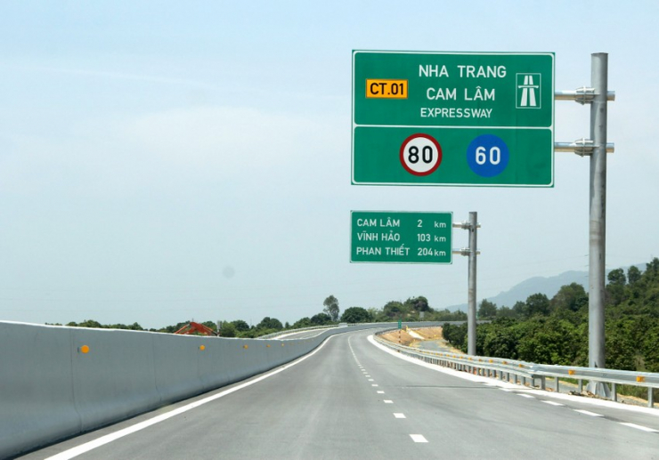 Cao tốc đoạn Nha Trang - Cam Lâm cho phép tốc độ tối đa là 80 km/h, tối tối thiểu 60 km/h. Ảnh: H.H