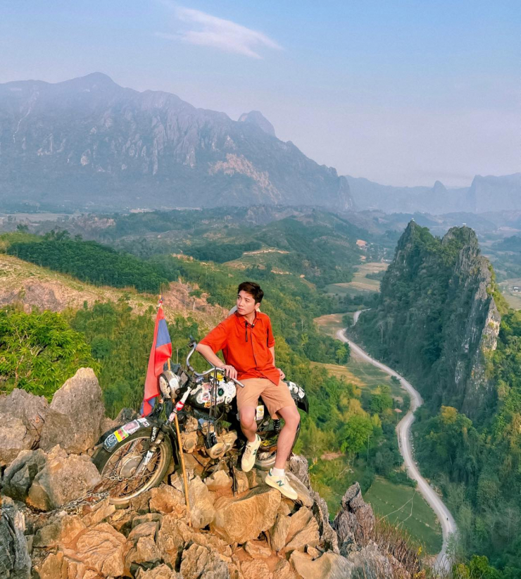 Nam Xay Viewpoint: Đây là địa điểm lý tưởng để ngắm cảnh, ngắm bình minh hay hoàng hôn tuyệt đẹp. Độc đáo ở đây còn có chiếc xe máy để du khách check in.