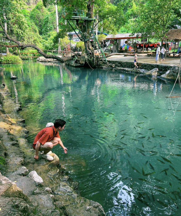 Blue Lagoon: Tại khu này du khách có thể tham quan, tắm mát và trải nghiệm một số trò chơi mạo hiểm.