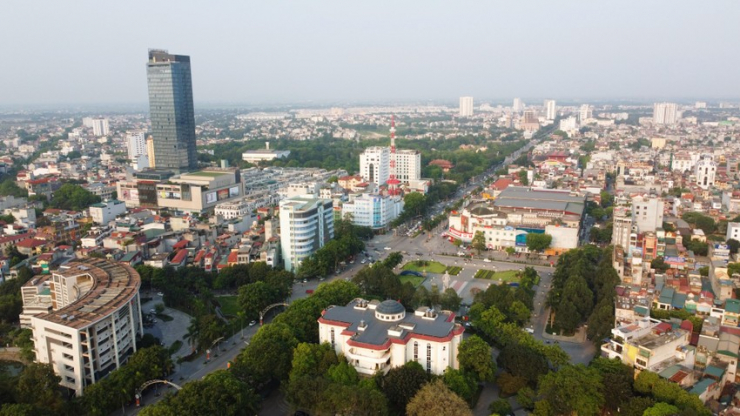 Ghi nhận của PLO, những năm gần đây trên đại lộ Lê Lợi, thành phố Thanh Hóa (Thanh Hóa) nhiều trụ sở cơ quan hành chính nhà nước bỏ hoang, xuống cấp trầm trọng sau khi nhường lại "đất vàng" cho dự án quy hoạch khu vực Hồ Thành.
