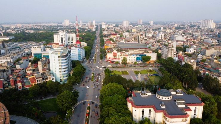 Để thực hiện dự án quy hoạch khu vực hồ Thanh Hóa, tỉnh Thanh Hóa sẽ tiến hành giải tỏa hơn 550.000 m² đất của gần 30 công sở, cơ quan hành chính nhà nước. Nhiều hộ dân, đơn vị doanh nghiệp buộc phải di dời đi nơi khác.