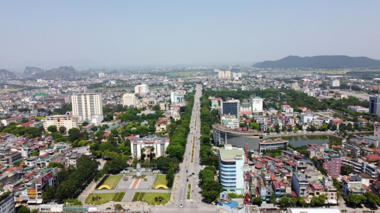 Tuy nhiên, đến thời điểm hiện nay chỉ có một số cơ quan đơn vị đã di chuyển đến vị trí mới trong khi nhiều cơ quan còn lại vẫn tiếp tục làm việc ở trụ sở cũ do nhiều vướng mắc, dự án này cũng chưa thể triển khai.