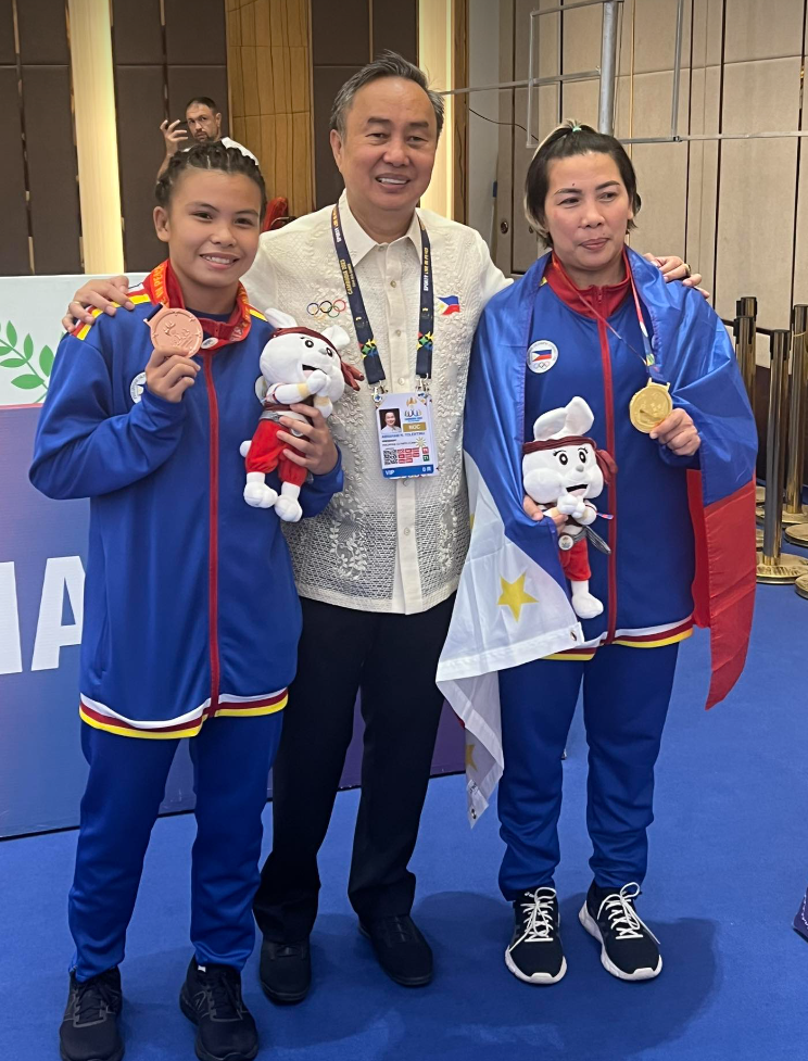 Hai mẹ con huyền thoại vật Philippines cùng giành huy chương SEA Games 32